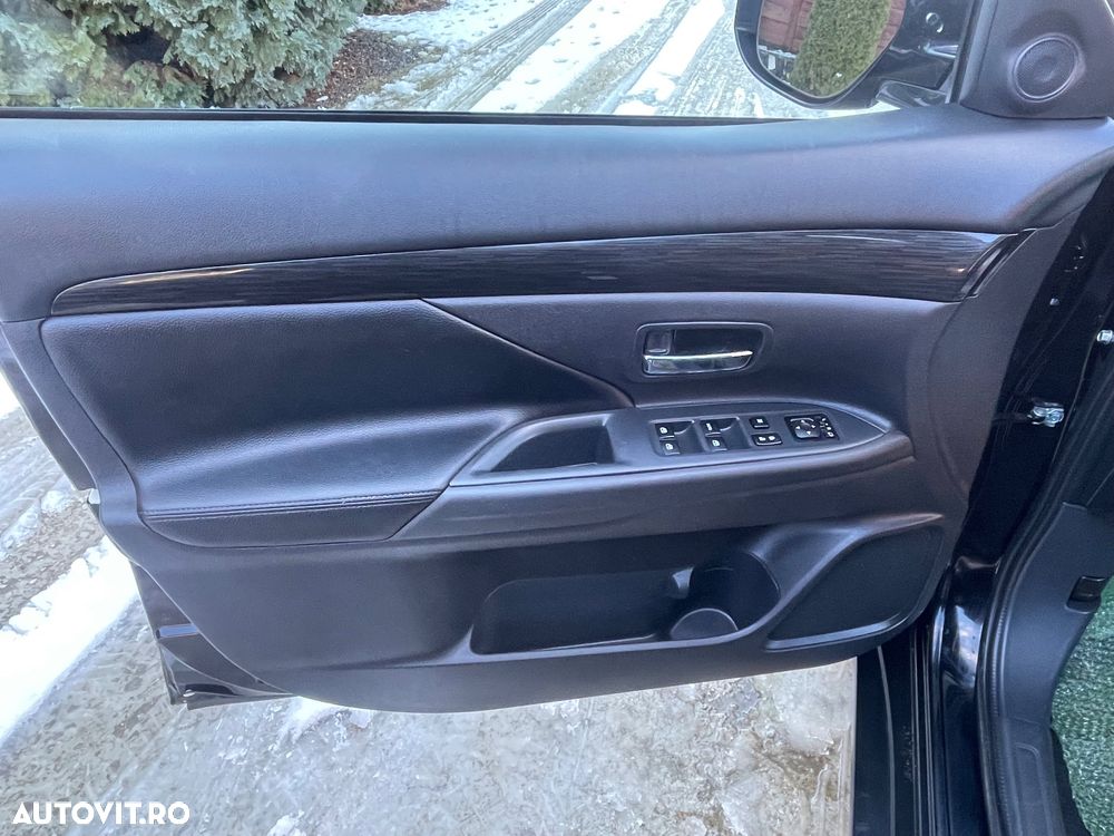 Mitsubishi Outlander - 28