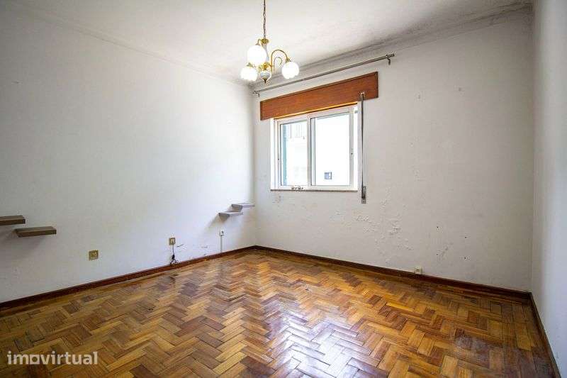 Moradia unifamiliar com dois pisos e logradouro - Grande imagem: 3/12