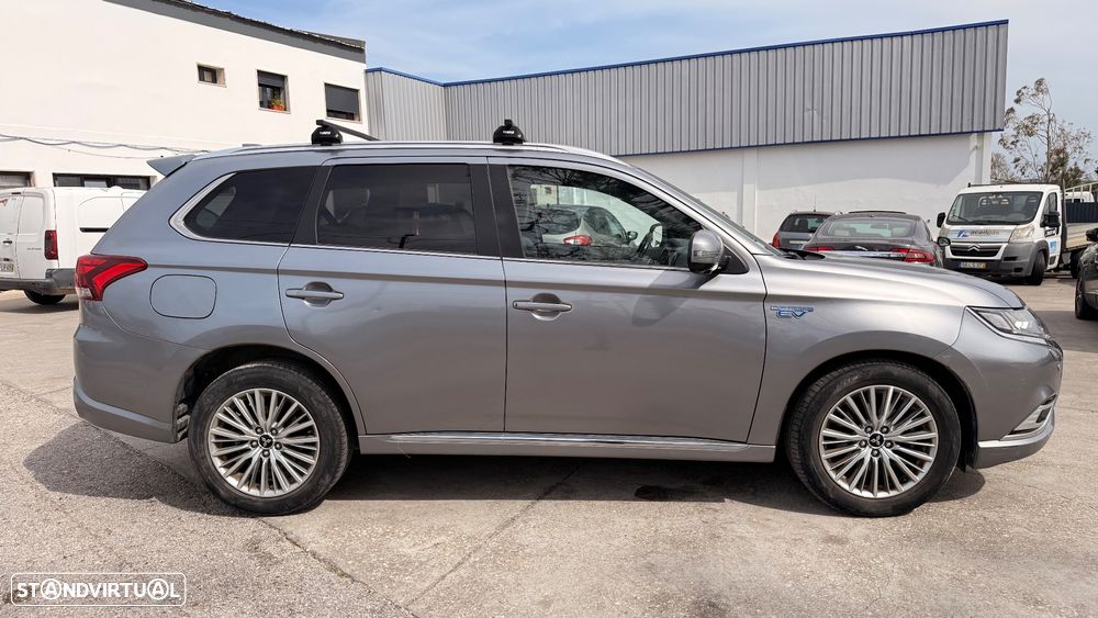 Mitsubishi Outlander - 4