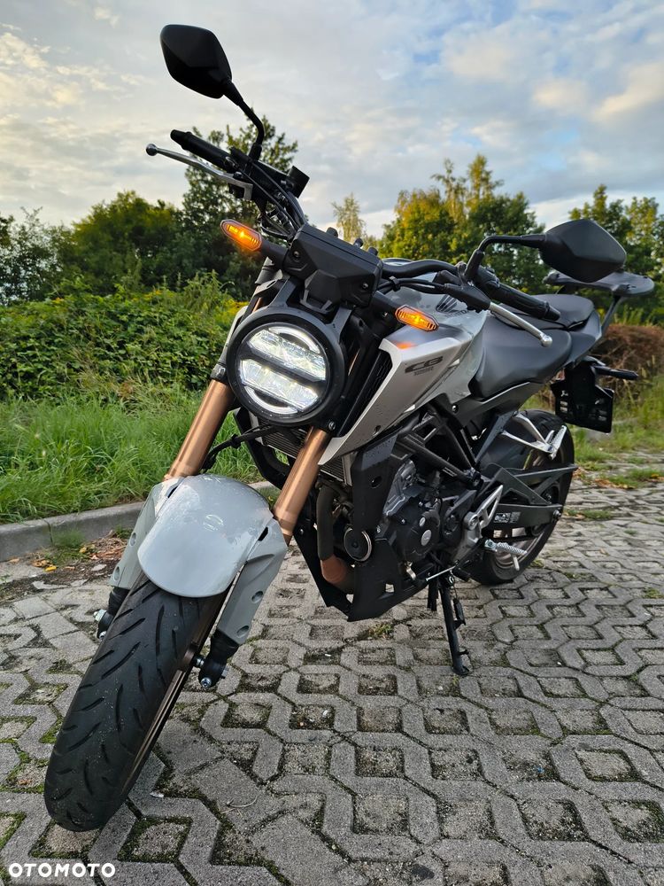 Honda CB - 1