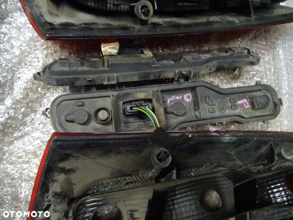DACIA DOKKER LAMPA TYL TYLNA LEWA PRAWA WKLAD DO ZAROWEK LISTWA NAKLADKA NAD LAMPE ROZNE INNE CZESCI PYTAJ - 2