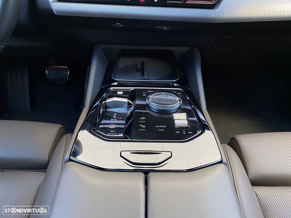 BMW 530 e Pack Desportivo M Pro — fotografia 16