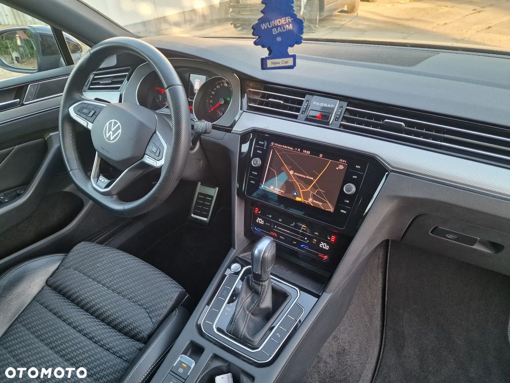 Volkswagen Passat Variant 2.0 TDI SCR DSG R-Line - 11