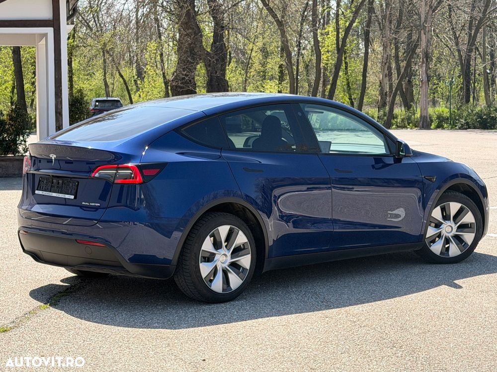 Tesla Model Y - 4