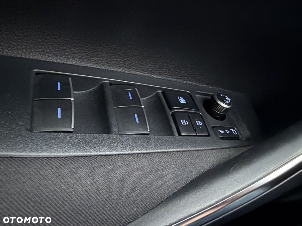 Toyota Corolla 1.8 Hybrid Comfort - 22