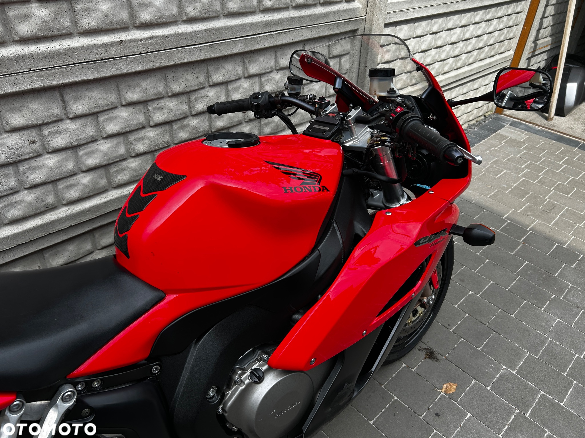 Honda CBR - 8