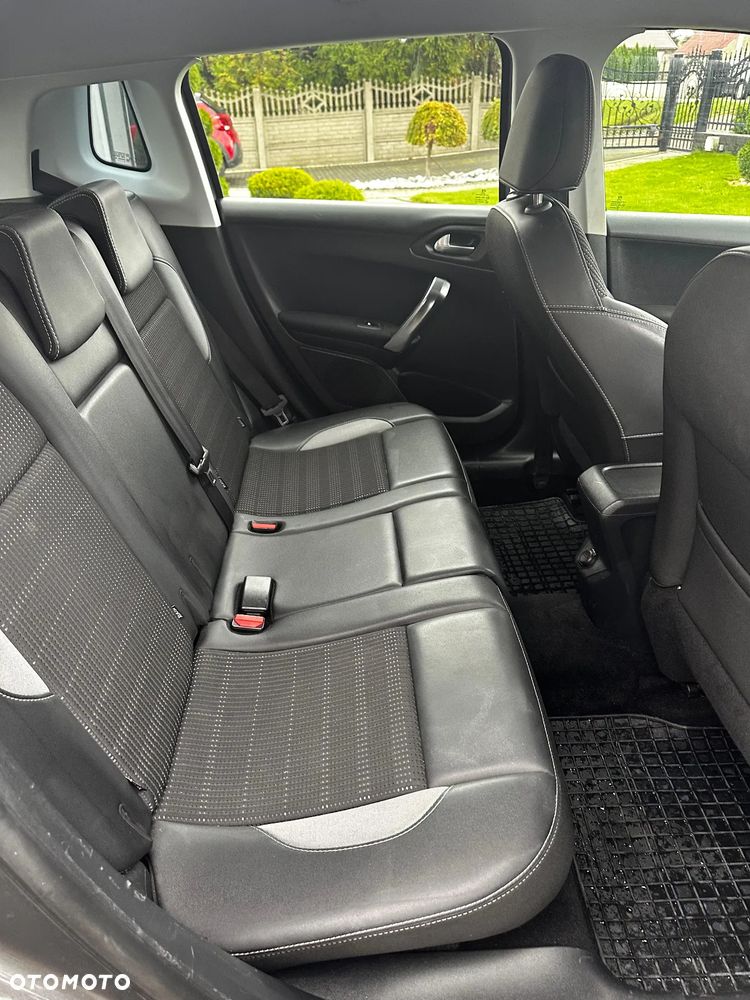 Peugeot 2008 1.6 BlueHDi Allure S&S - 15