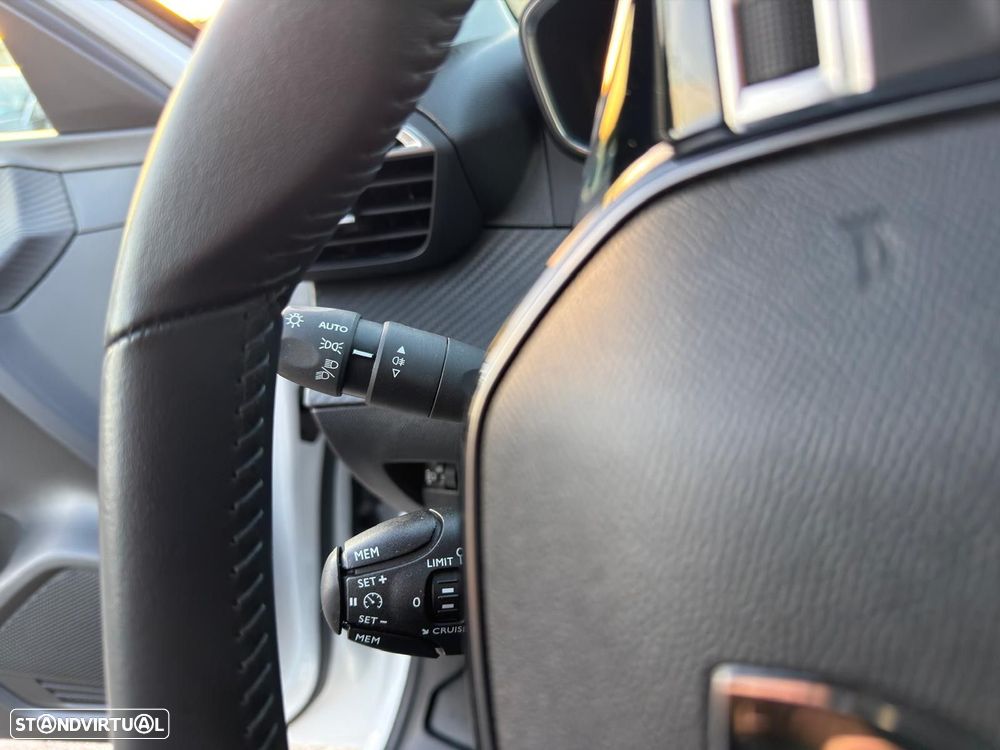 Peugeot 208 1.2 PureTech Active Pack - 26