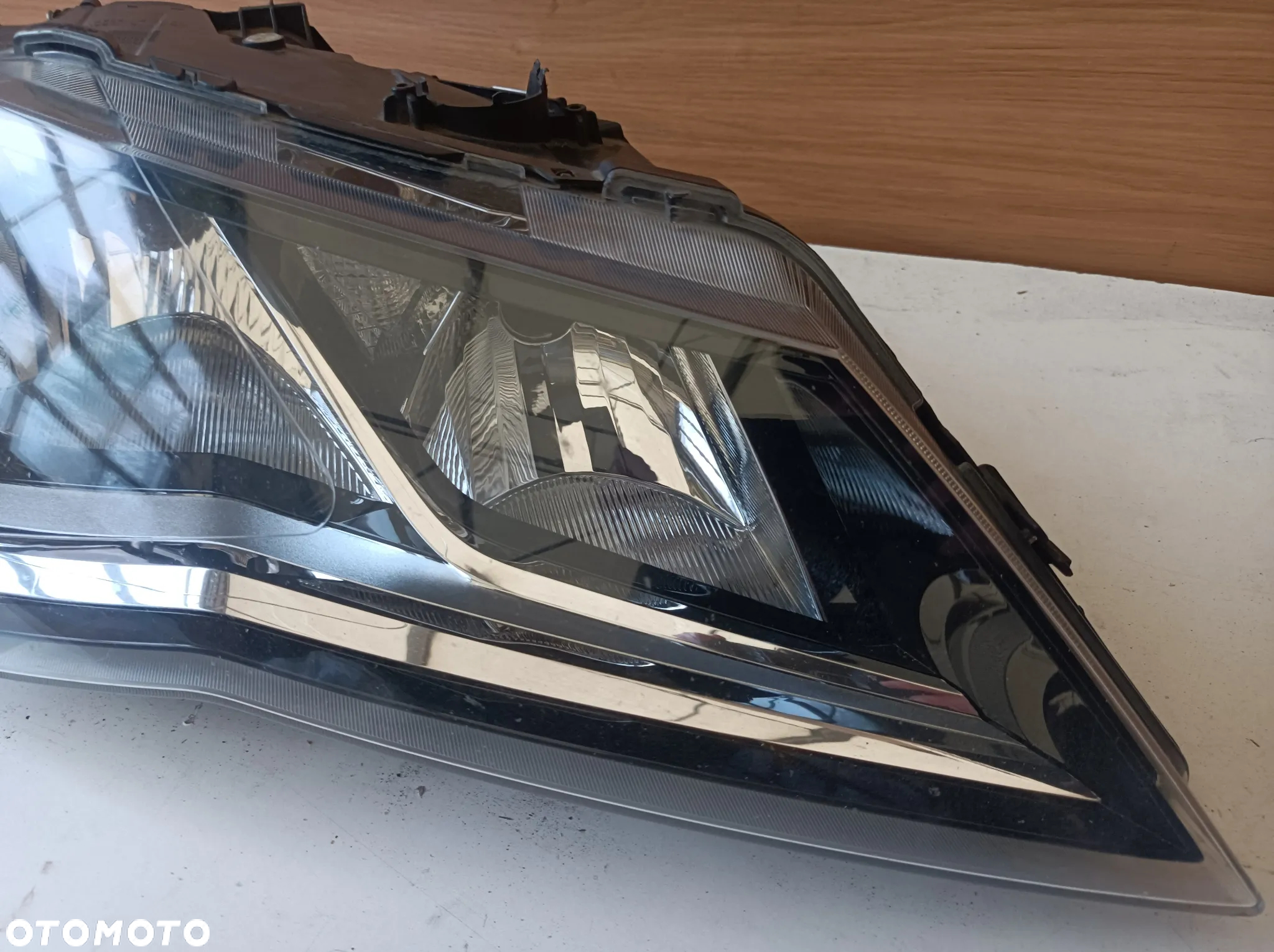 SEAT LEON III 12- ZWYKŁA LAMPA PRAWY PRZÓD 5F1941006A - 5