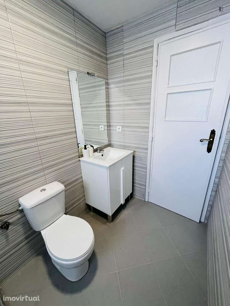 Quarto - localizado em Trafaria Lisbon - Grande imagem: 5/9