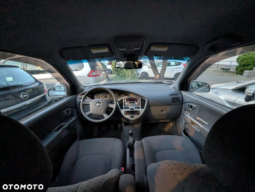 Kia Carens 2.0 EX - 11