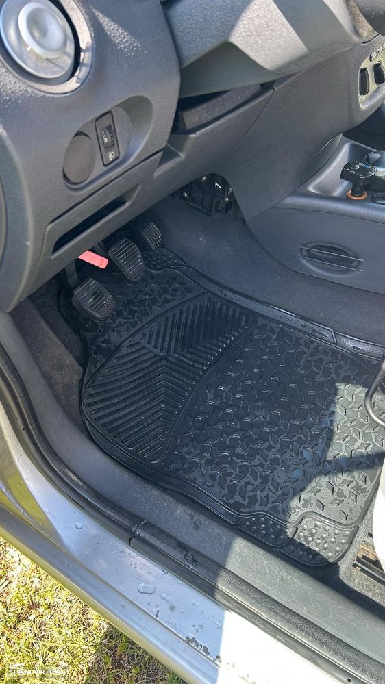 Citroën C3 1.4 HDi SX + - 42