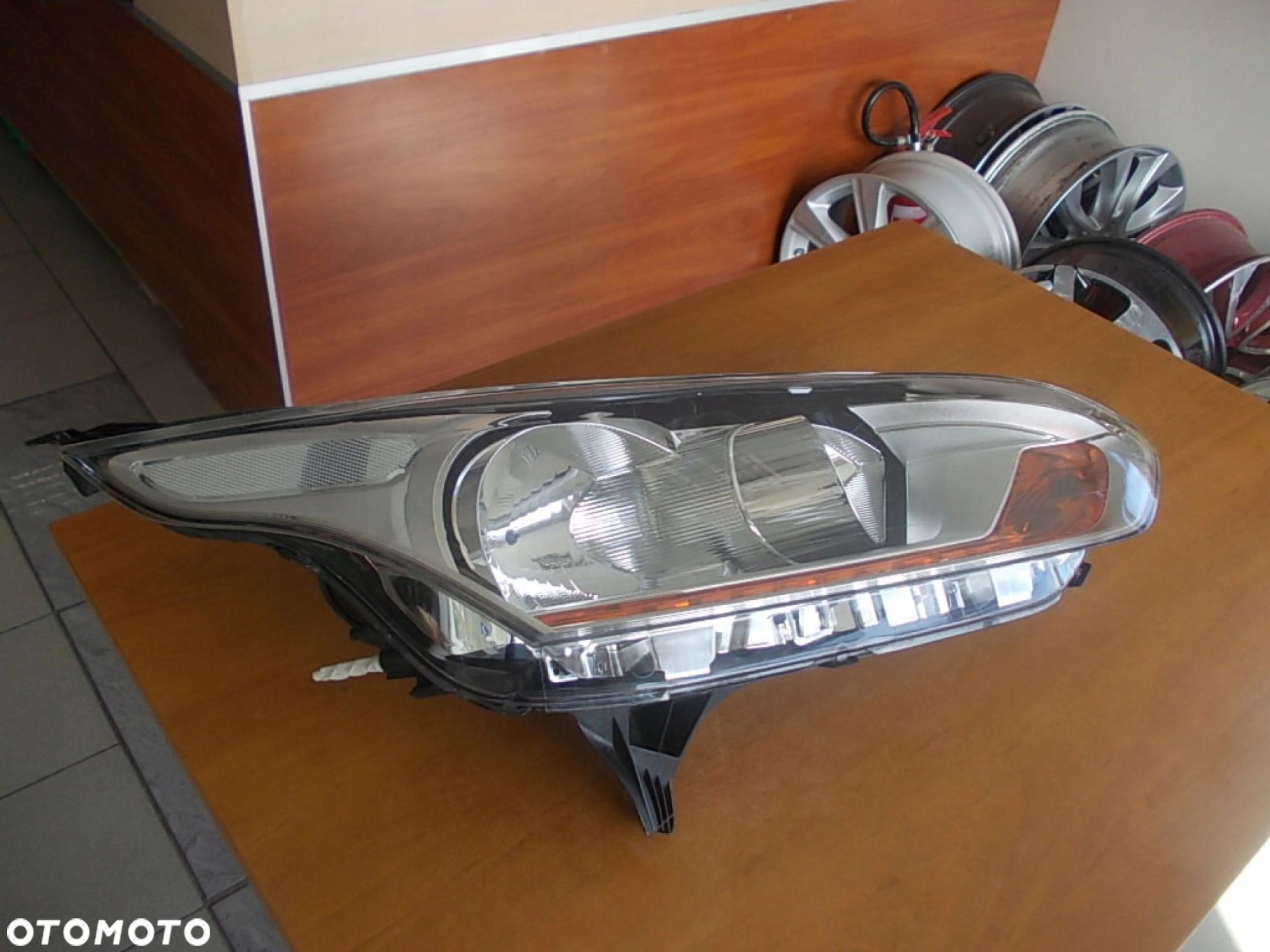 LAMPA PRZEDNIA PRAWA FORD TRANSIT CONNECT MK3 - 1