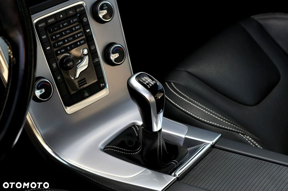 Volvo S60 D3 Drive-E Momentum - 16