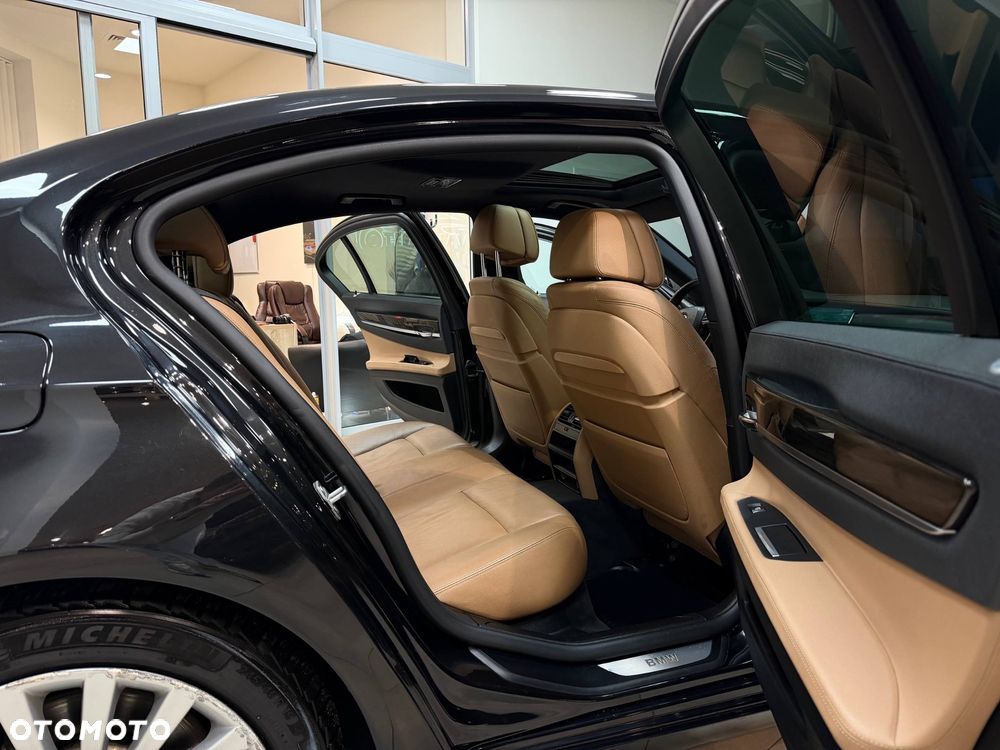 BMW Seria 7 730d Edition Exclusive - 32