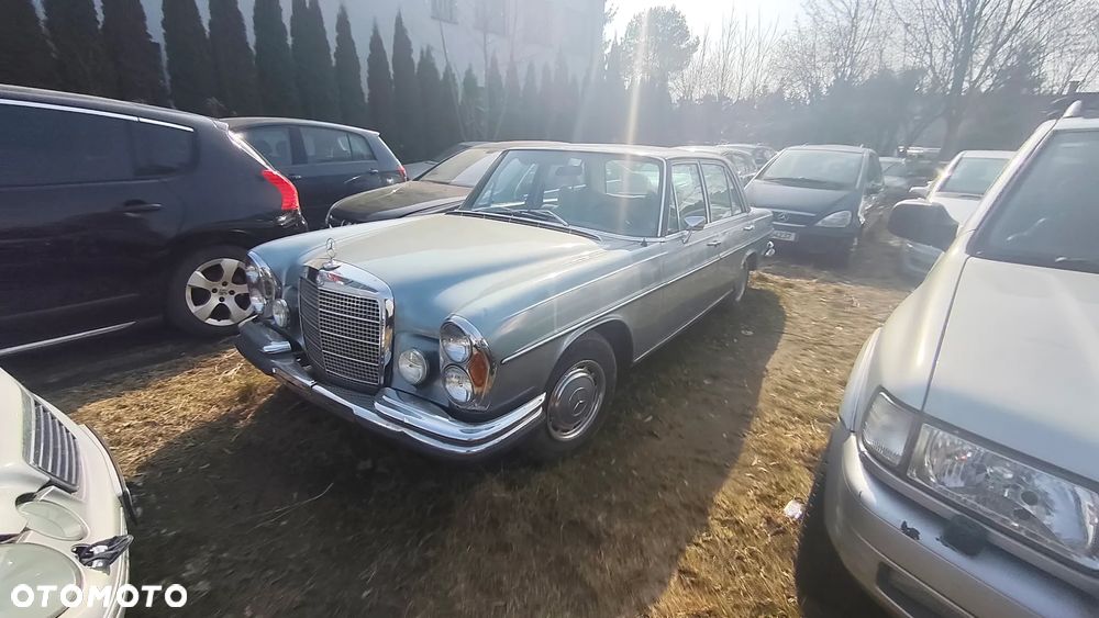 Mercedes-Benz W111 - 12