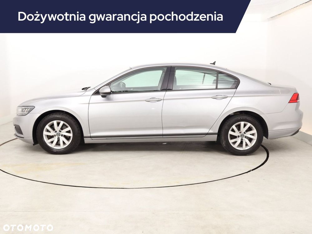 Volkswagen Passat - 4