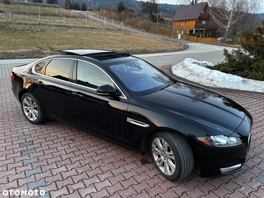 Jaguar XF 35t Prestige - 8