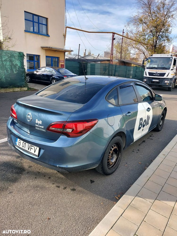 Opel Astra - 4