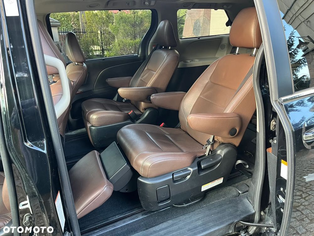 Toyota Sienna - 16