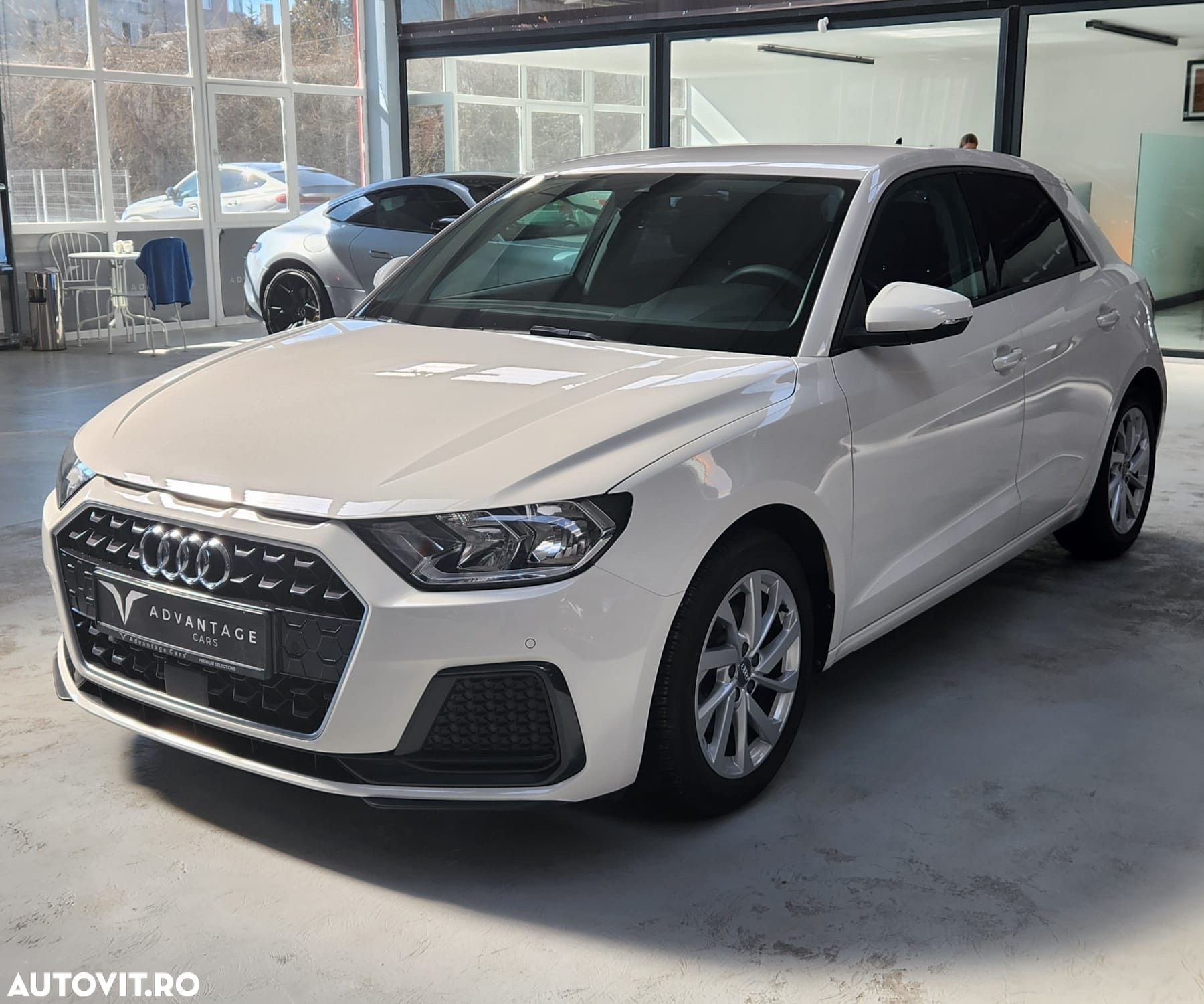 Audi A1 Sportback 1.0 30 TFSI S tronic Basic - 1