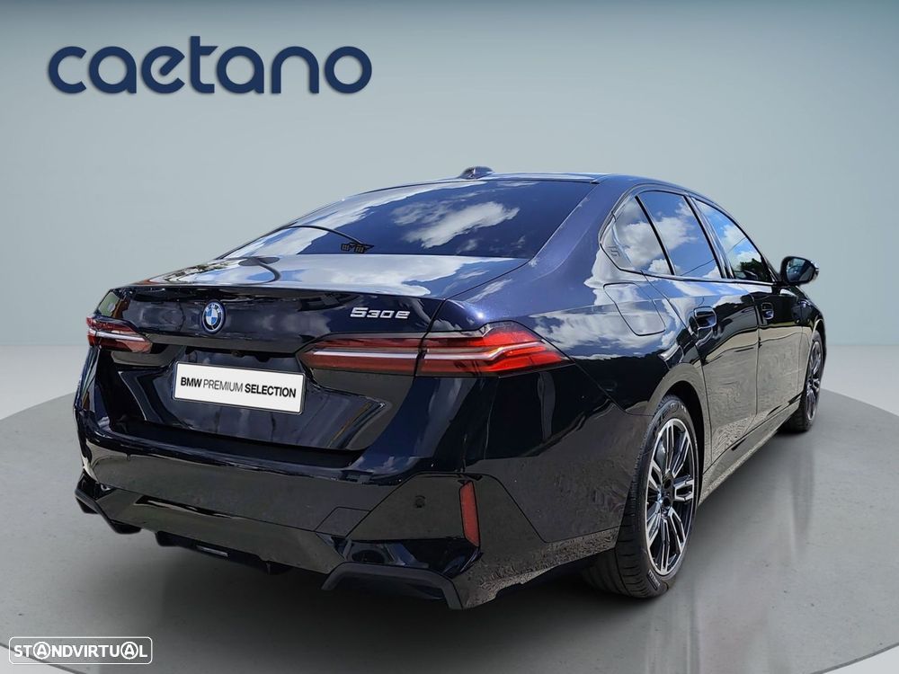 BMW 530 e Pack Desportivo M - 8