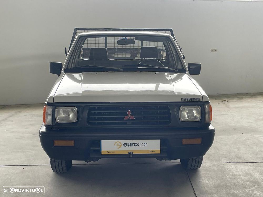 Mitsubishi L200 2.5D c/Direção Assistida - 6