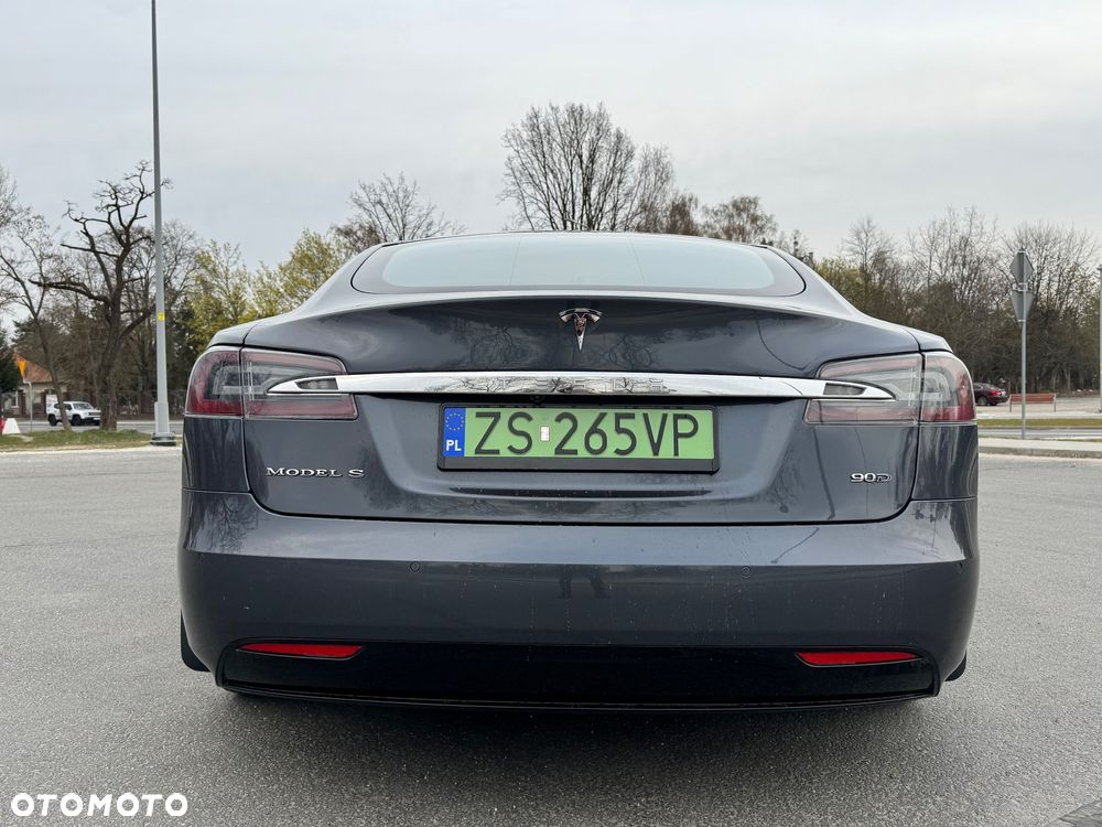 Tesla Model S - 5