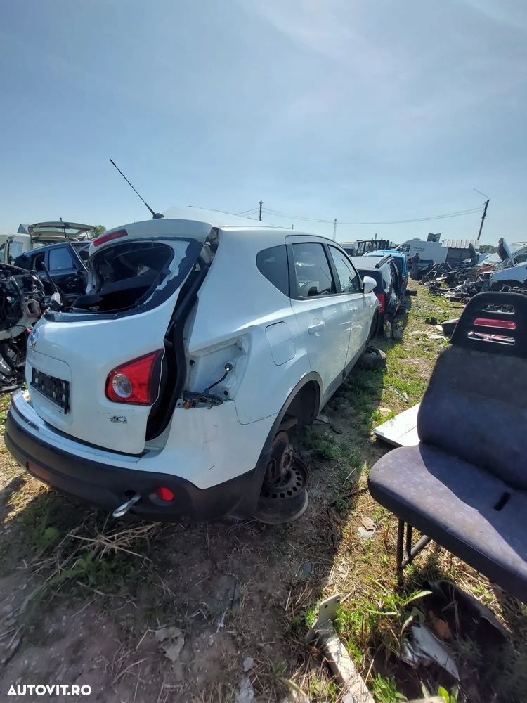 Dezmembrez Nissan Qashqai 2.0 dci - 2