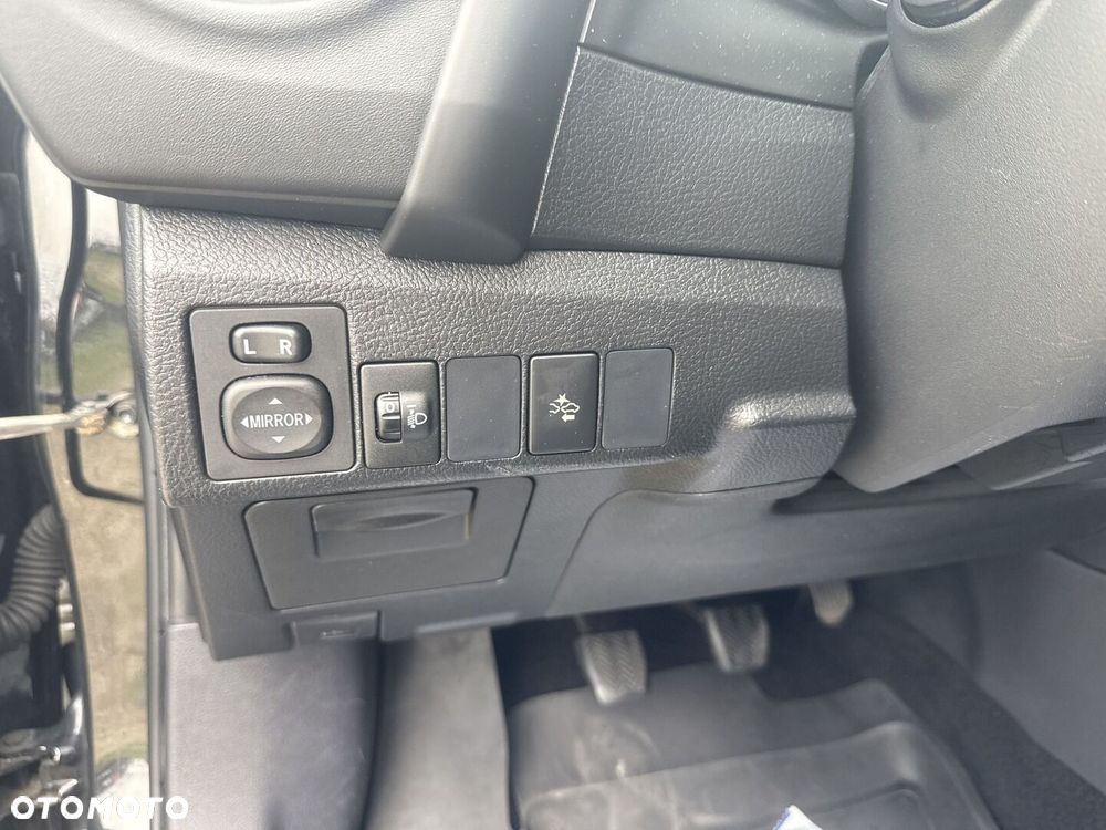 Toyota Auris 1.6 Premium Comfort - 24