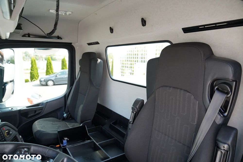 Mercedes-Benz / AROCS 2643 / 6x2 / SKRZYNIOWY - 6,4 M / HDS palfinger pk 20001-k - wysów: 10,2 M / OŚ PODNOSZONA / STEROWANIE RADIOWE / ROTATOR / WIDŁY / OPONY 100 % / 2017 ROK - 29