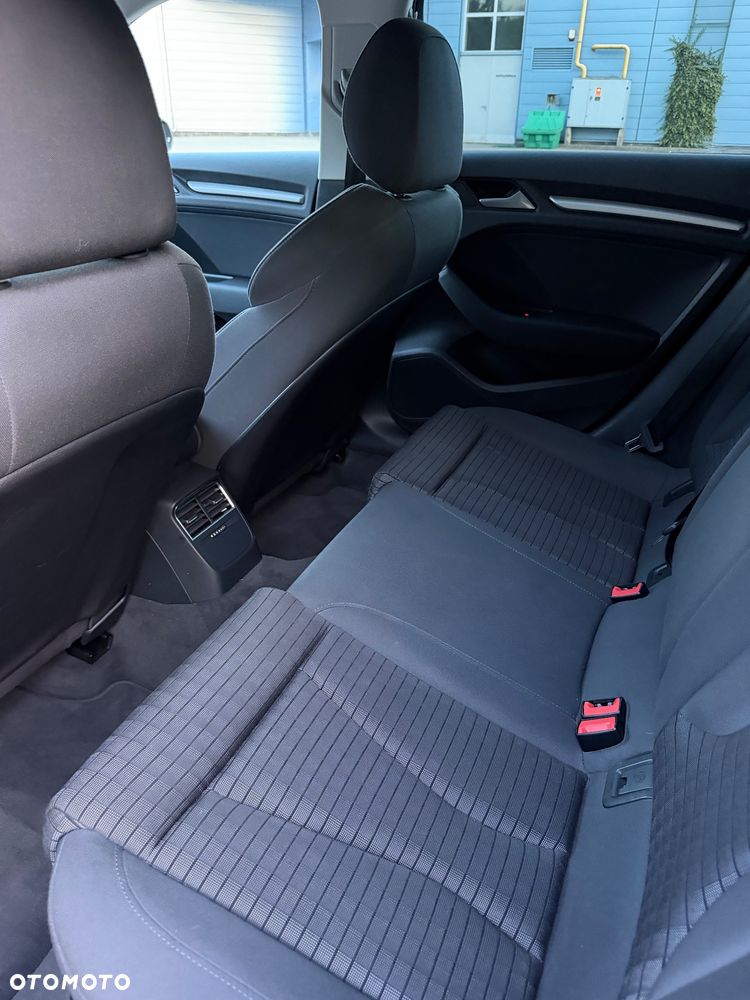 Audi A3 Sportback 1.8 TFSI Ambiente - 28