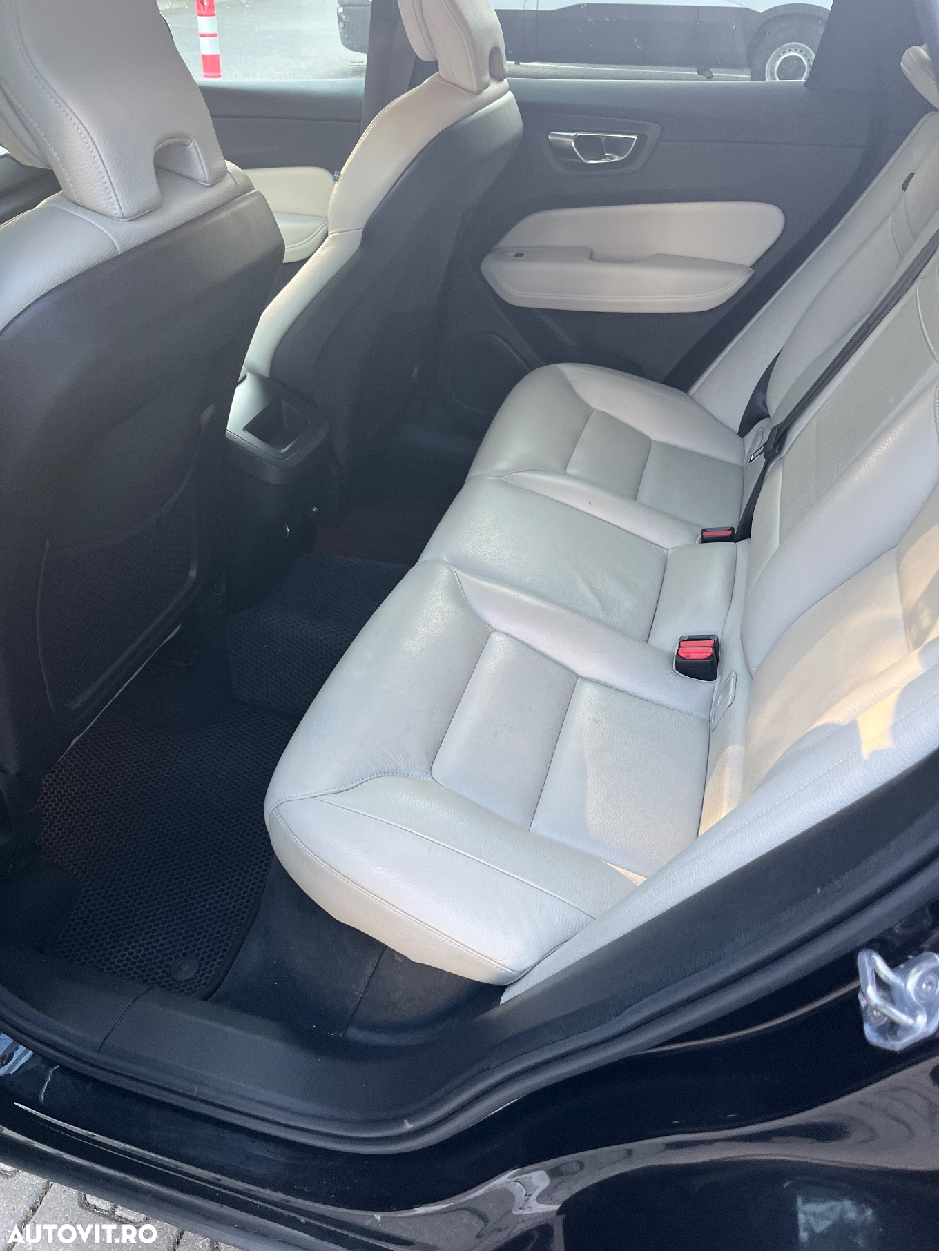Volvo XC 60 B4 MHEV AWD Inscription - 13