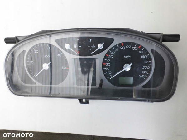 Renault Laguna II 1,9 DCI licznik 8200218878
