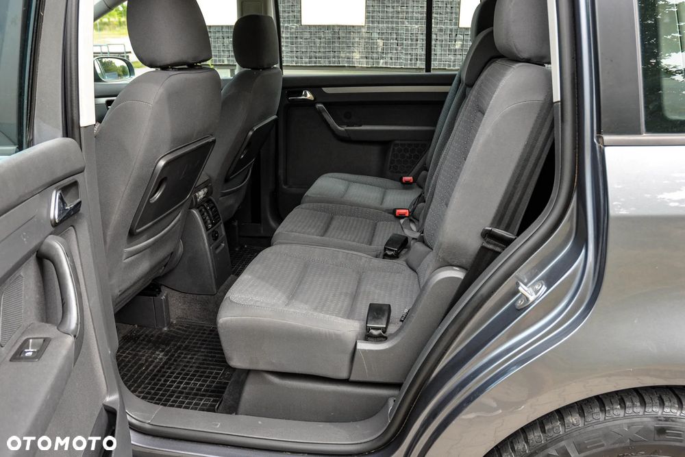 Volkswagen Touran - 8