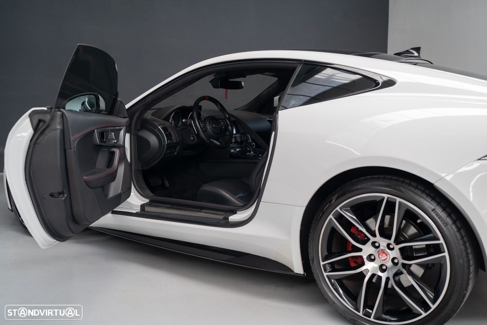 Jaguar F-Type 2.0 i4 Chequered Flag - 38