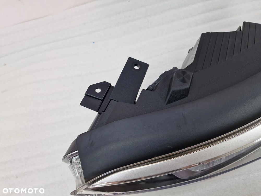 KIA STONIC 17- LEWA LAMPA PRZEDNIA PRZÓD SOCZEWKA + LED , NR 92101-H8 , NR AUKCJI LA645 - 6