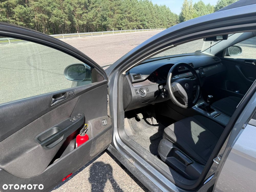 Volkswagen Passat 1.9 TDI Comfortline - 6