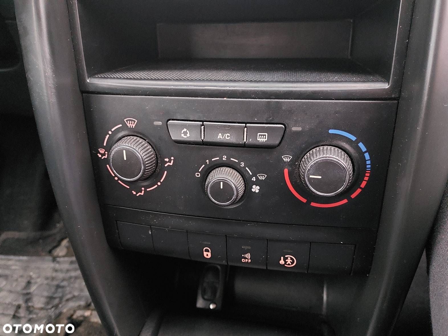 PANEL NAWIEWU PEUGEOT 207 I LIFT - 1