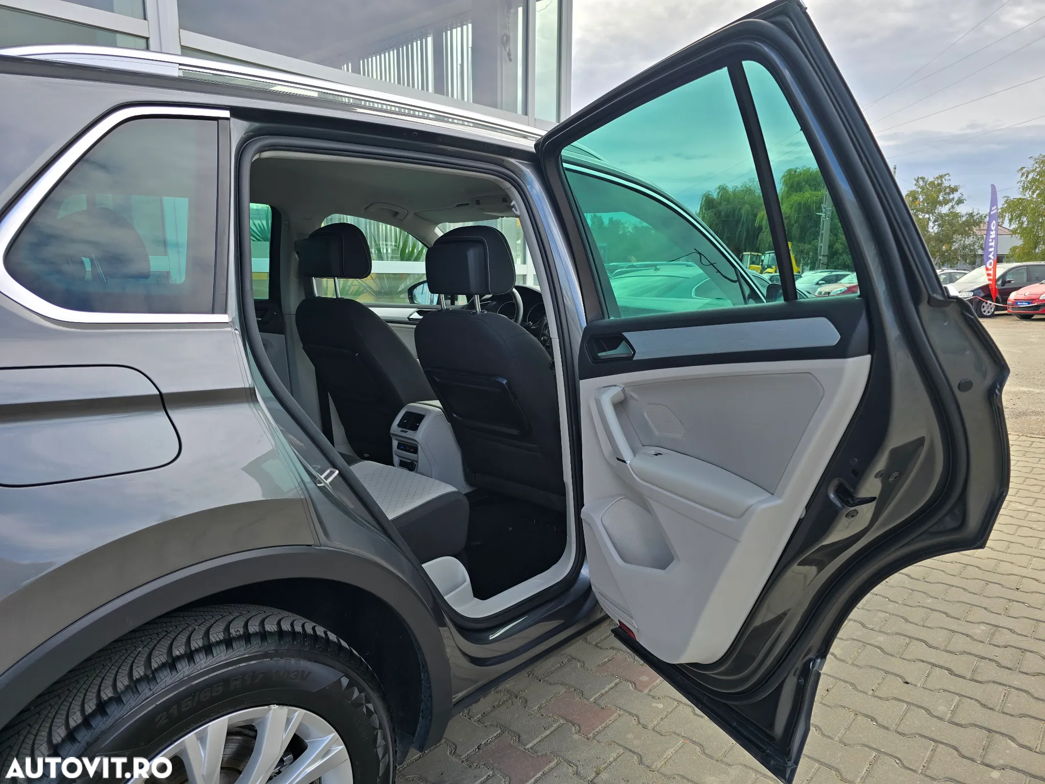 Volkswagen Tiguan 2.0 TDI DPF DSG 4Mot Comfortline - 11