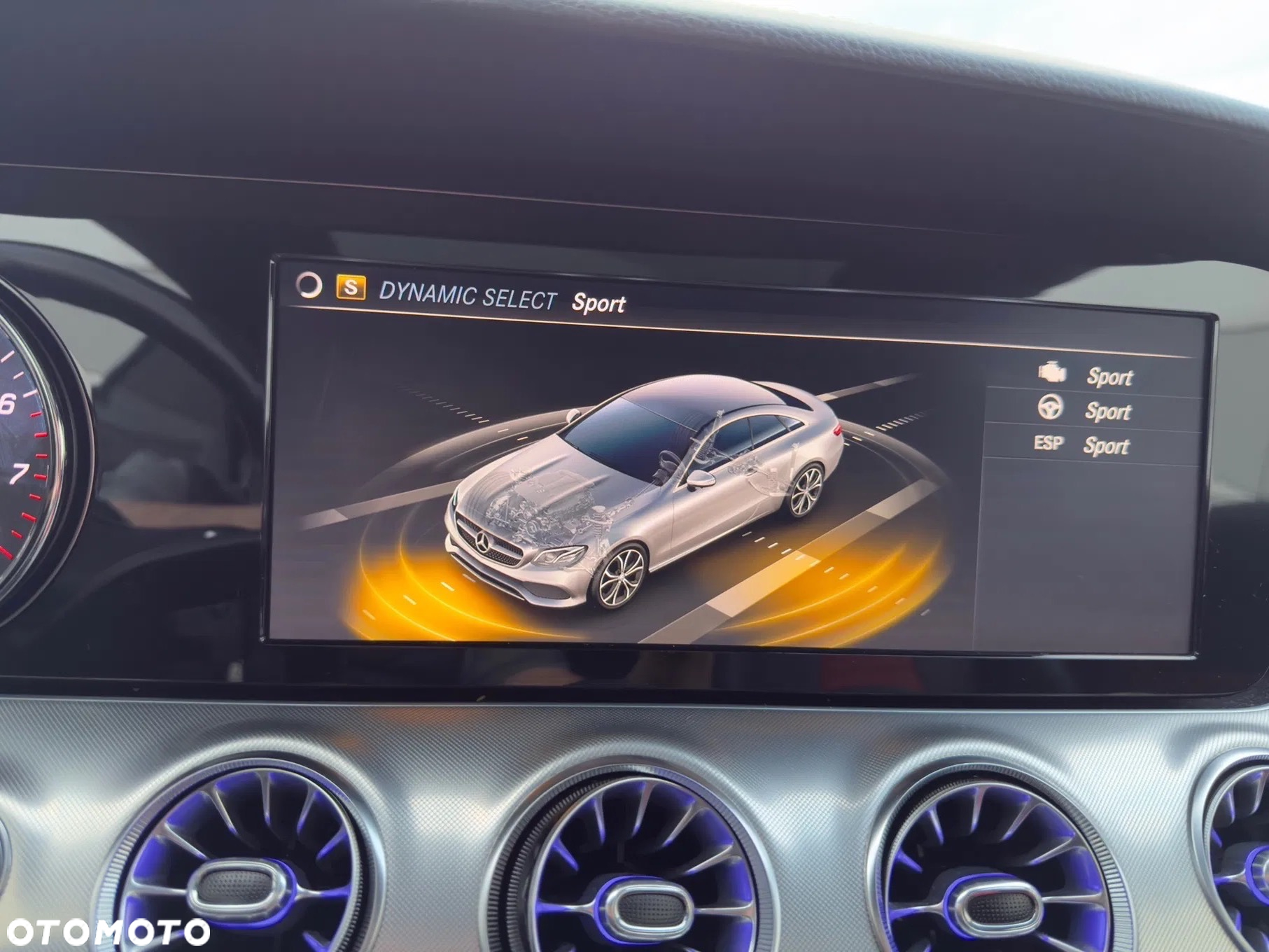 Mercedes-Benz Klasa E 200 Coupe 4-Matic 9G-TRONIC - 38