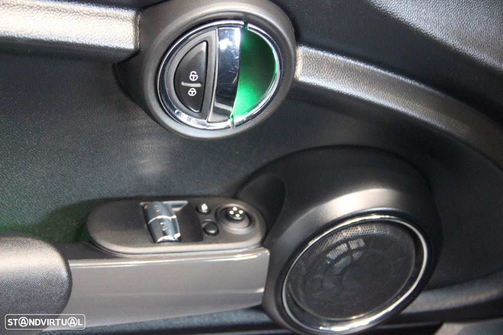 MINI 3 Portas Cooper D Auto - 9