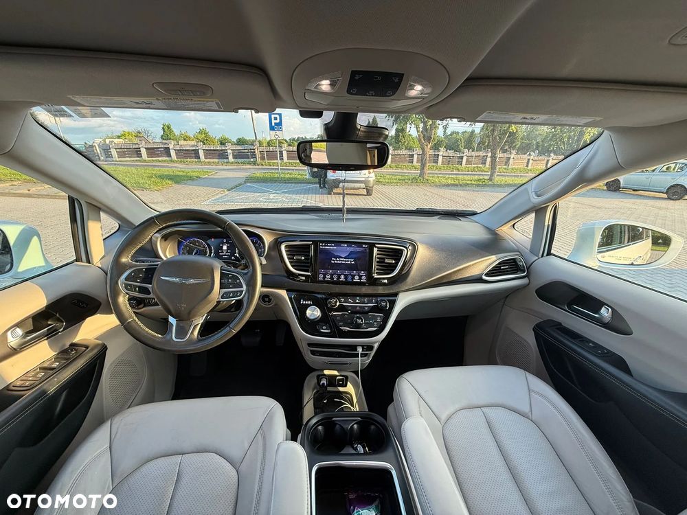 Chrysler Pacifica - 11