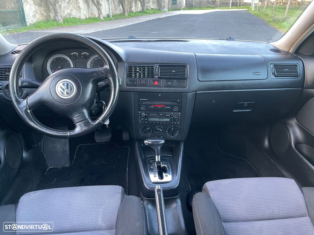 VW Golf 1.9 TDi 25 Anos Aut. - 8