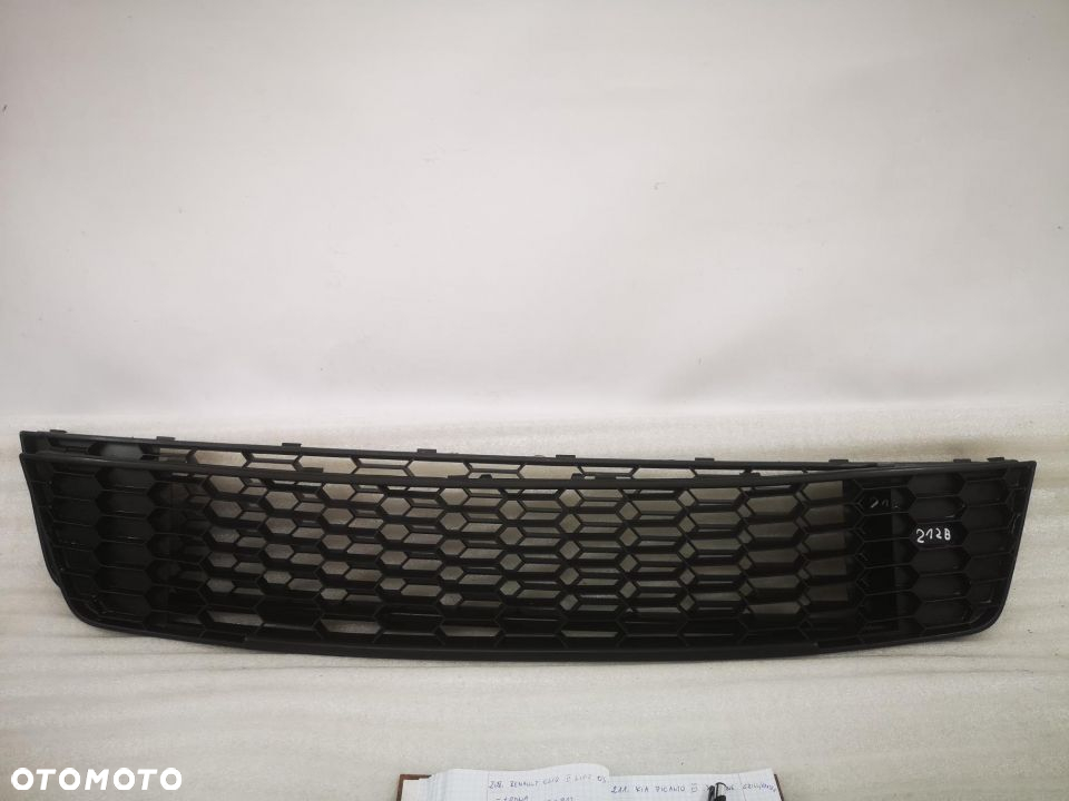 SKODA OCTAVIA III RS 12- KRATKA ŚRODKOWA ZDERZAKA PRZEDNIEGO / PRZÓD NR 5E0853677B NR AUKCJI NK212 - 2