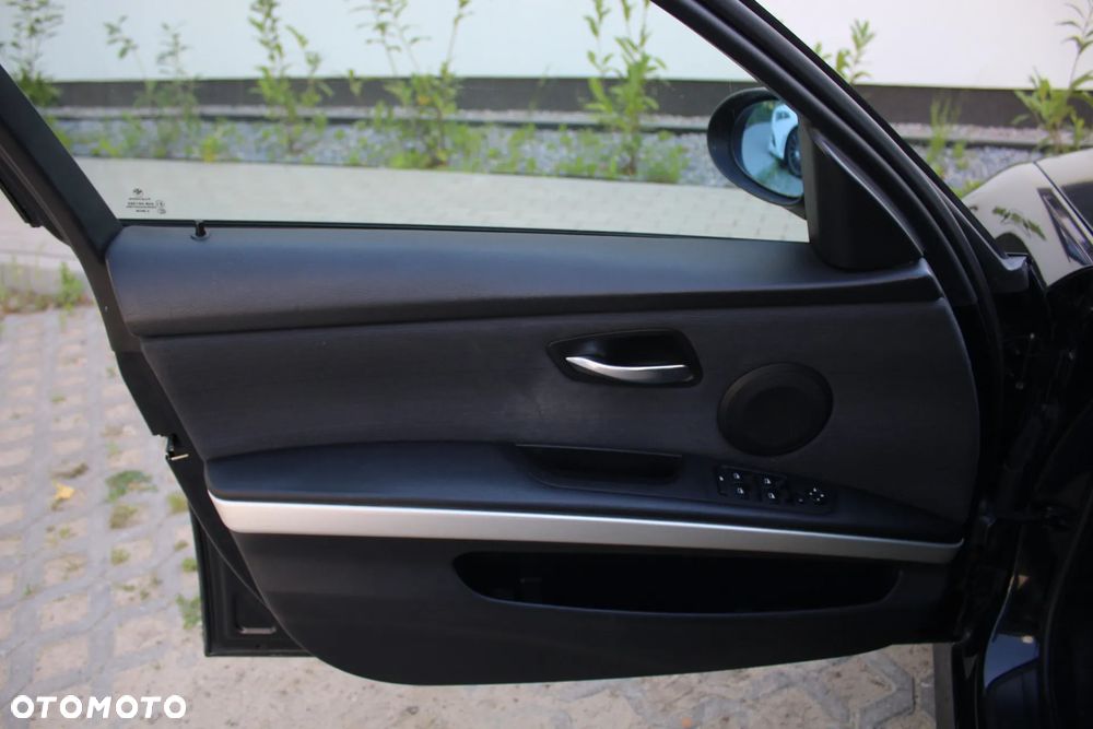 BMW Seria 3 320d - 25