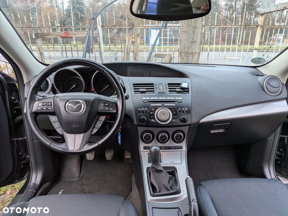 Mazda 3 1.6 Exclusive + - 28