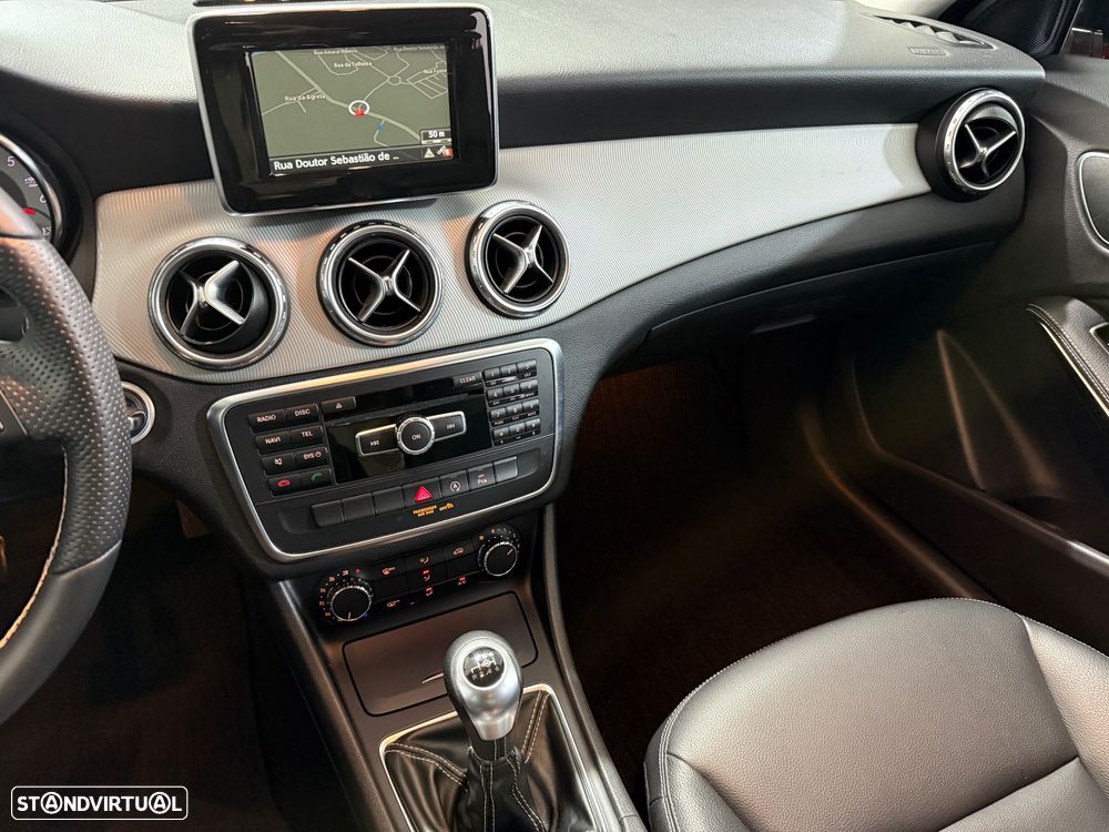 Mercedes-Benz GLA 180 d AMG Line - 25