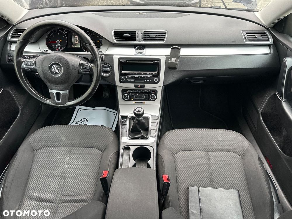 Volkswagen Passat - 17