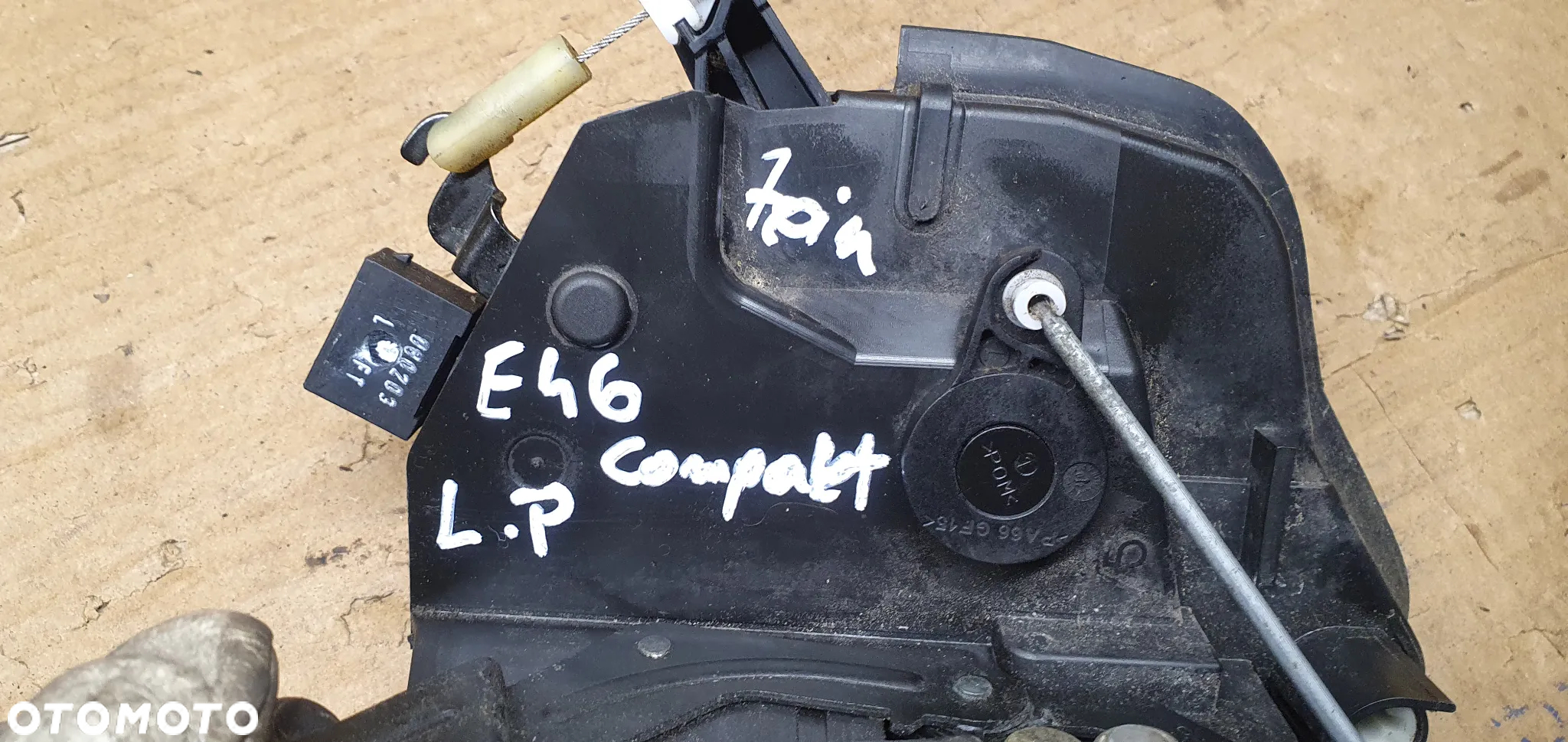 Zamek lewy przód przedni lewy BMW E46 Europa 8253431 - 8